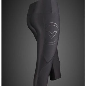 Virus Intl Compression Crop Pants Esi14